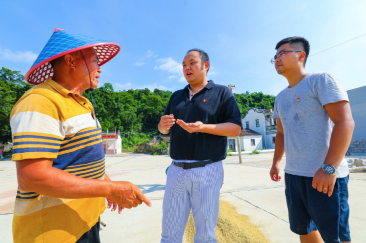 （重）话扶贫，叙真情，送祝福！龙岗文体局节前赴海丰石南村慰问送温暖