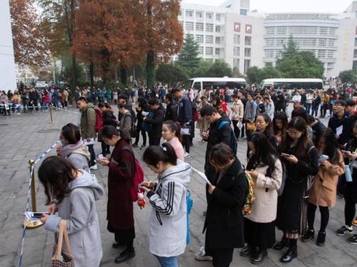 国考报名将截止：超110万人过审，最热岗竞争2774:1