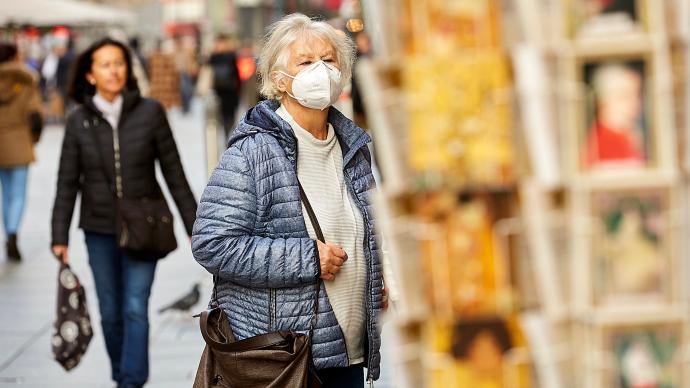 世卫：全球累计新冠确诊病例超4200万例，死亡超114万