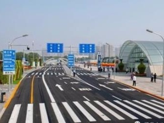 北京大兴机场落客有新规 航站楼前道路停车不得超8分钟