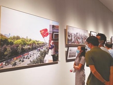 200余幅抗疫主题摄影作品在东莞市文化馆展出