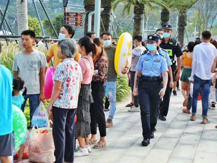 国庆长假深圳每日3.85万警力在岗，全市警情同比降14%