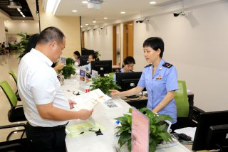 广东召开省政府常务会议强调：打造市场化法治化国际化营商环境