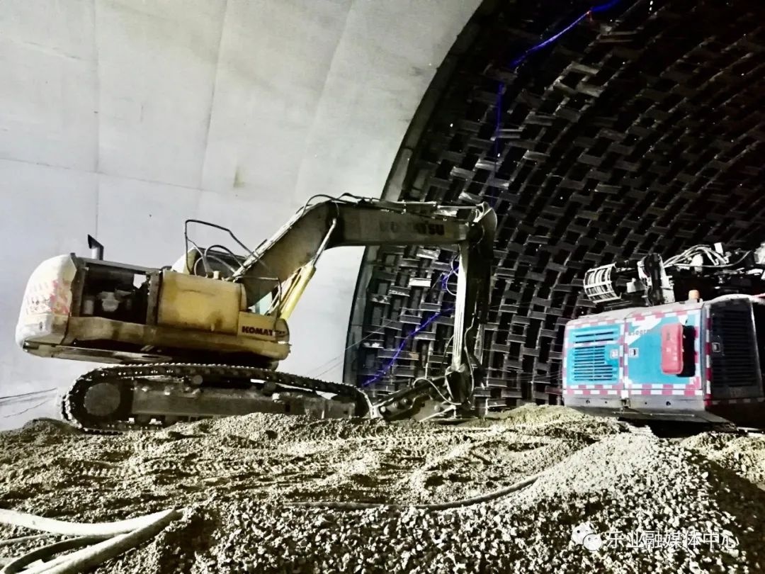 广西乐业隧道塌方9人被困已43天，官方：仍在搜寻