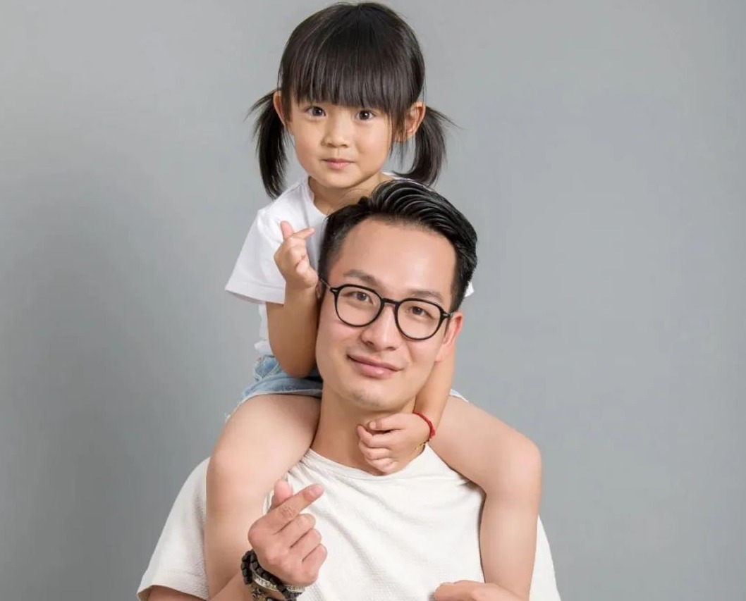 90后爸爸带4岁女儿骑行去西藏：随着诗和远方共同成长