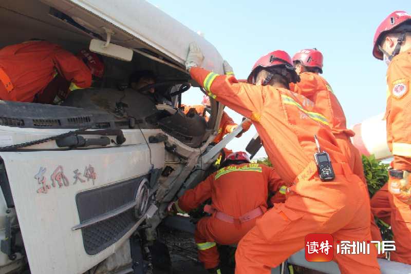 广深沿江高速宝安段一油罐车追尾，现场交通警戒限行