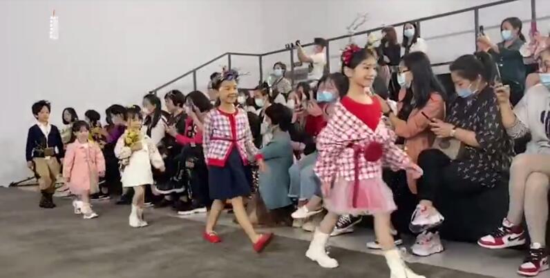 融合摩登与天真 探索梦幻伊甸园 安奈儿童装2021春季系列全新亮相