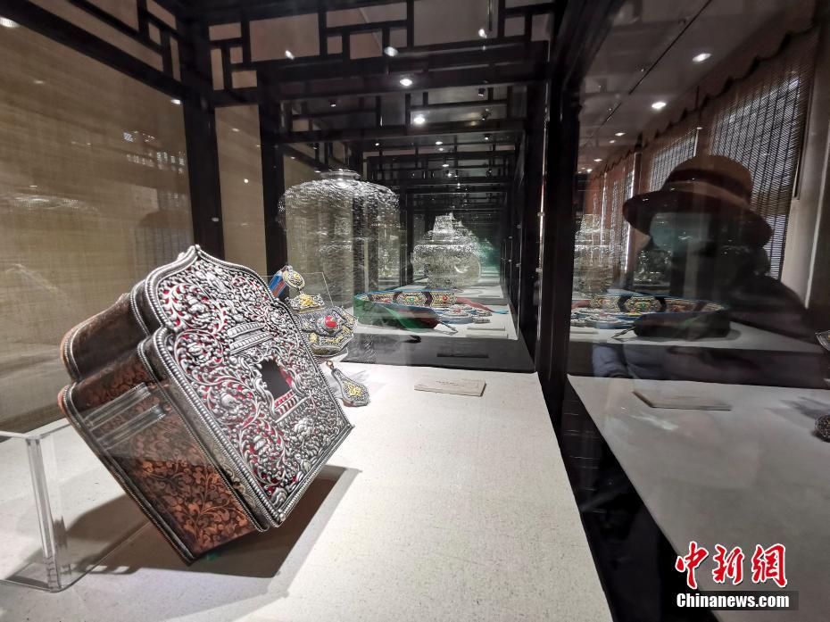 国家级非物质文化遗产鹤庆银器锻制技艺亮相恭王府