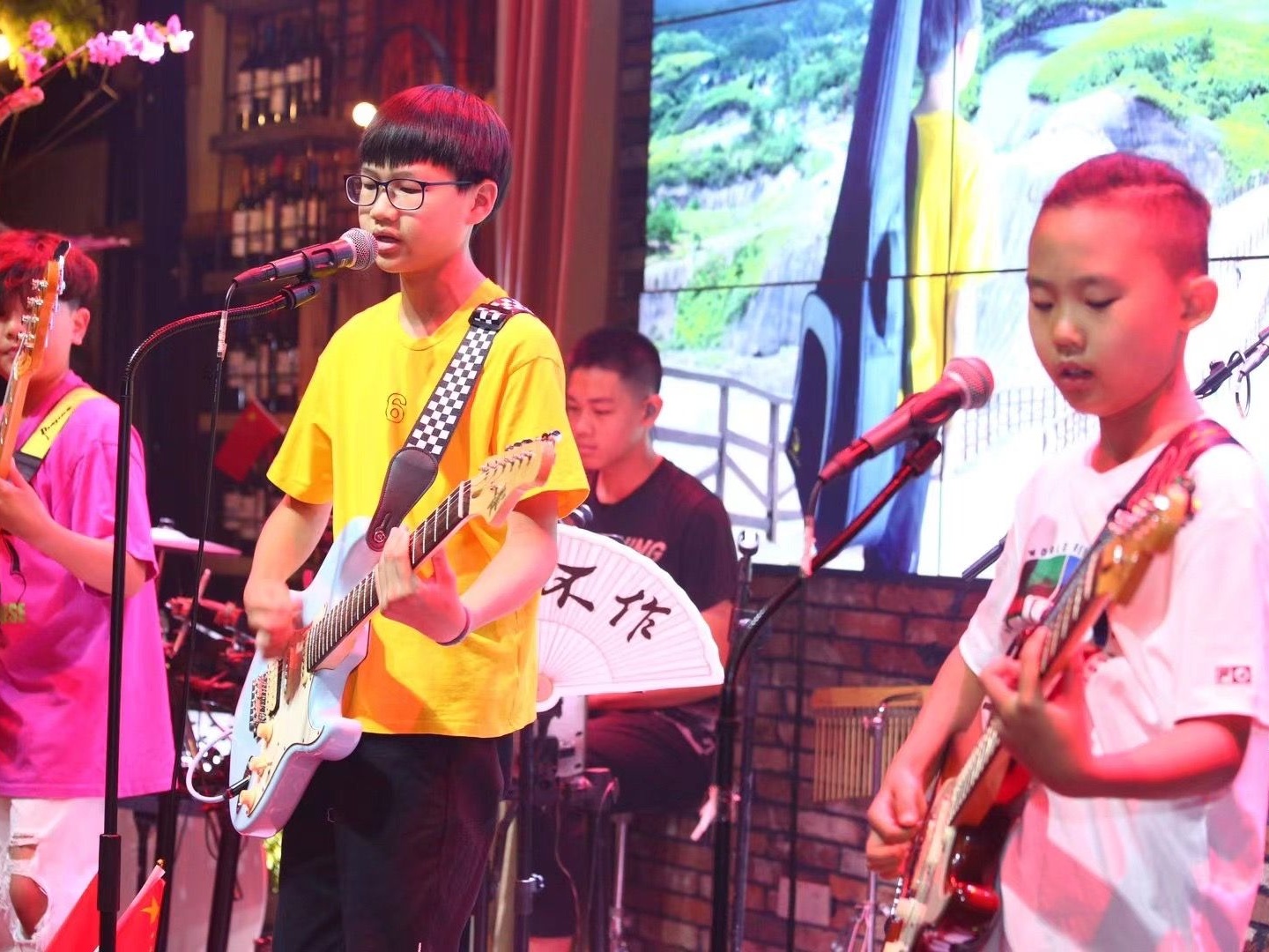 厉害了！独立作词作曲编曲演唱，12岁深圳少年成全国最小音乐唱作人