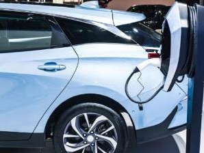 中汽协：9月新能源车销量同比增长67%，产销均破13万辆