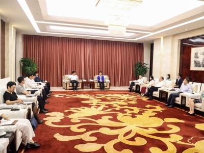 深圳市政协主席林洁与哈尔滨市政协考察团一行座谈 