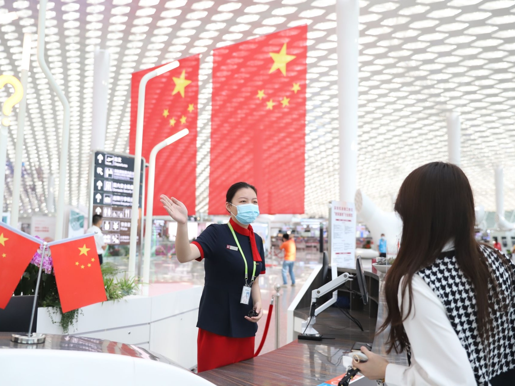 深圳宝安国际机场国庆假期迎送旅客共115万余人