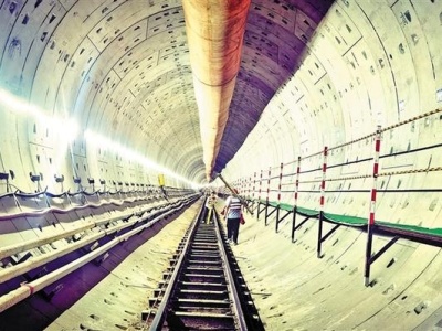 地铁6号线支线两区间右线隧道贯通