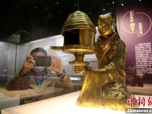 汉中山王陵及王室墓文物特展在西安汉阳陵开幕