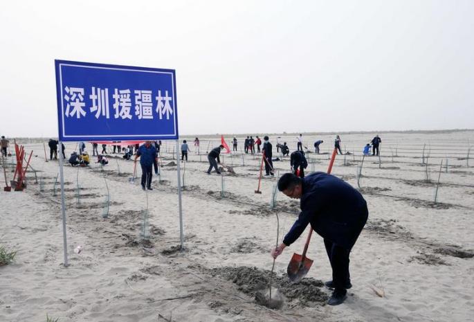 “我们手中握过的每一粒沙都是滚烫的”