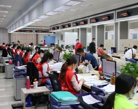 江门鹤山政务服务“不打烊”，群众周末办事无忧