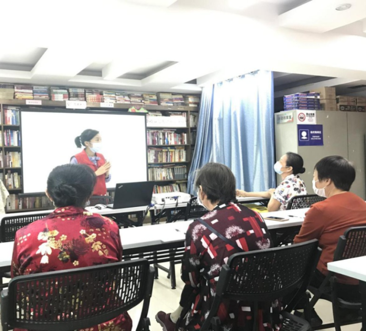 乐享耆乐，玩转“指”尖 ！孖岭社区长者智能手机学习小组开课啦