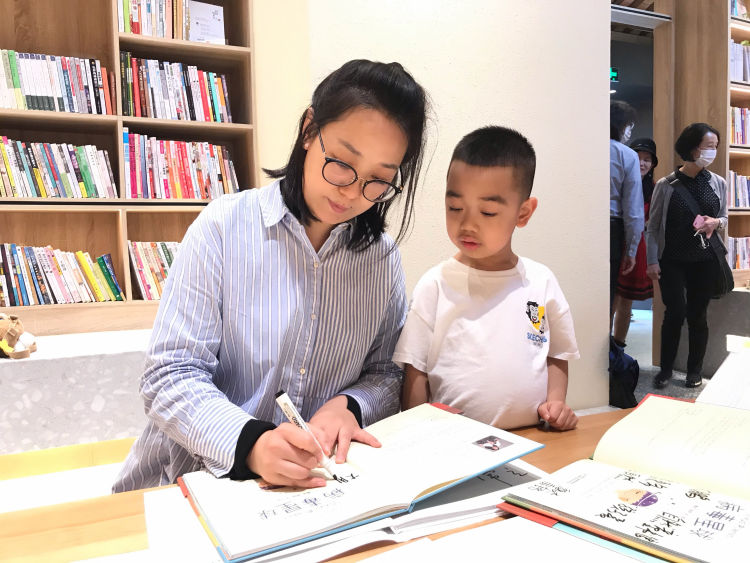 “我不是鸡娃，只是找到了我们的共同爱好”，母子同捧大鹏自然童书“年度传播奖”