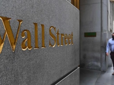 美媒：华尔街大部分员工年终奖预计将下降25%至30%