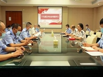 皇岗边检站兴起学习宣传贯彻党的十九届五中全会精神热潮