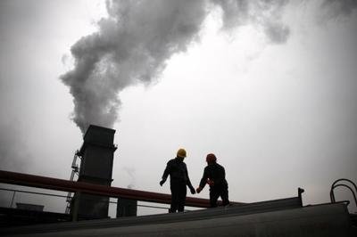 中共中央：支持有条件的地方率先达到碳排放峰值