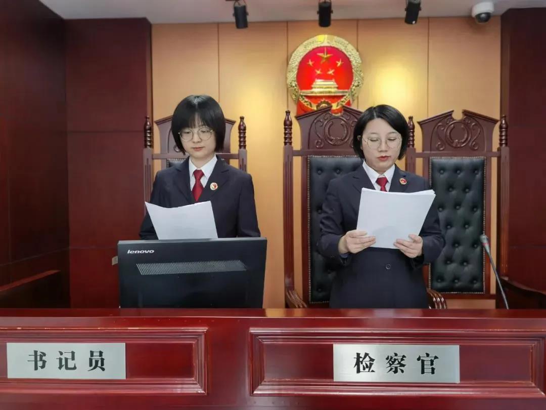 被父亲打成重伤，他却要和妈妈断绝母子关系……