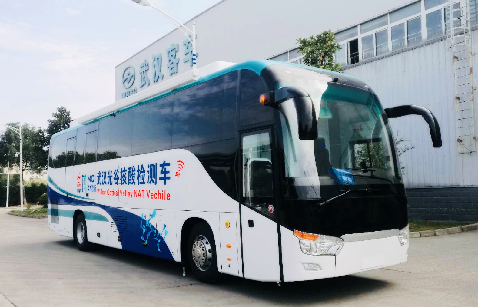 装载华大智造自动化解决方案，湖北首台核酸检测车下线