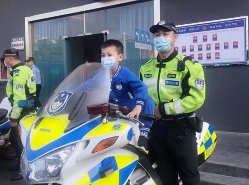 深圳交警龙岗大队开展警营开放日活动