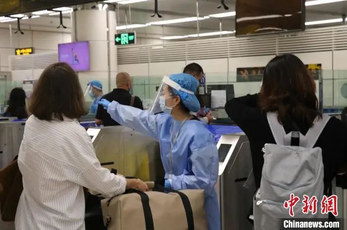“回港易”计划实施首日，深圳湾口岸名额基本约满