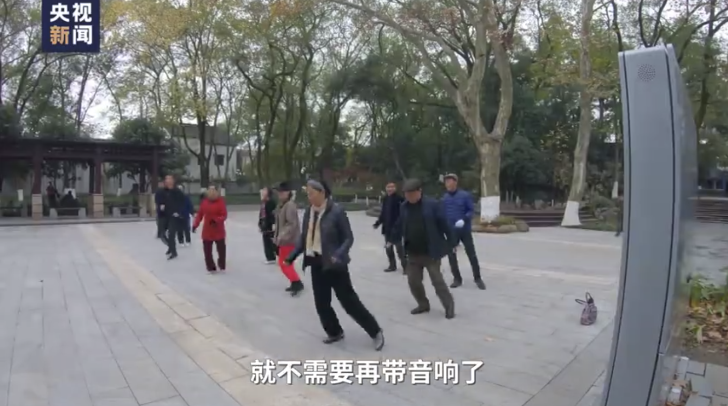骑车发电给手机充电，你想试试不？