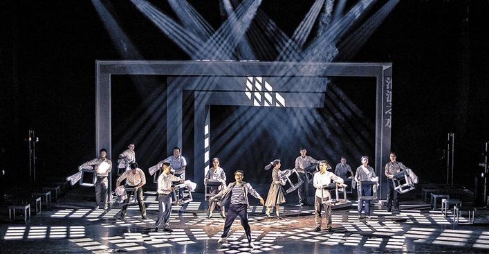 大型现实题材话剧《沧浪之水》在新桥容德5G融媒体艺术展演中心首演