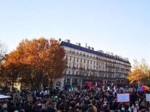 法国多个城市发生游行示威，至少46人被警方逮捕