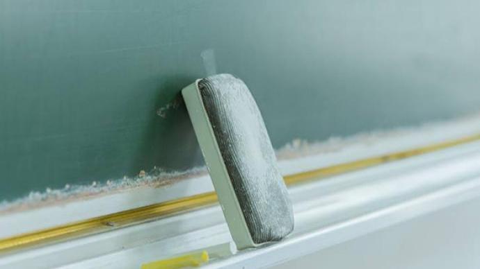 女子称因怀孕未做胸透在教师招聘中落选，诉文教体卫局获受理