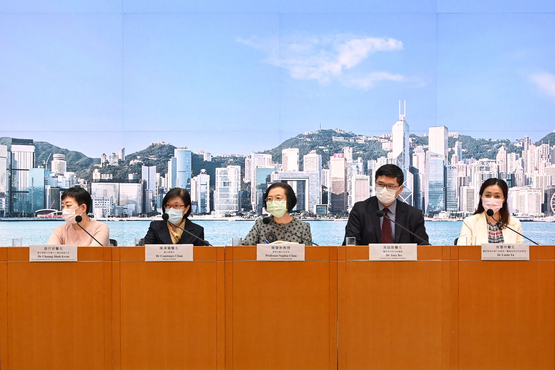 香港新冠疫情急剧变化，由室内群组聚集活动引致群组爆发