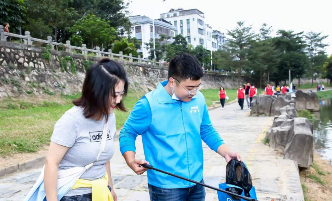 百人公益徒步护河行 共享碧脉萦城新生活 