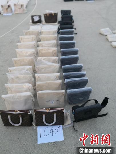 广东茂名警方打掉两个生产假“LV”商包团伙