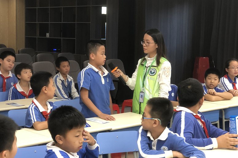 平湖街道禁毒课堂教育活动走进平湖中心小学