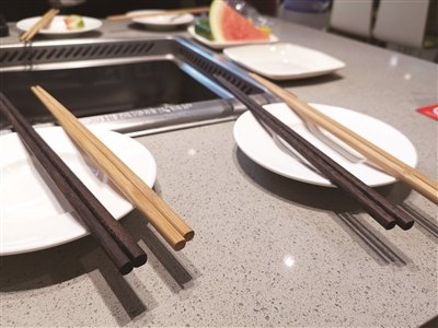 广东三部门发出倡议：推行“公筷公勺”，深化“光盘行动”