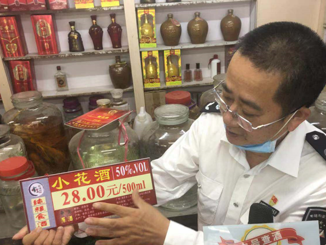 “九号查酒” | 突查龙岗散装酒经营单位 现场扣押6坛200斤违法酒类