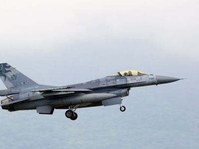 “飞行员驾F-16战机向大陆投诚”？台防务部门：假消息