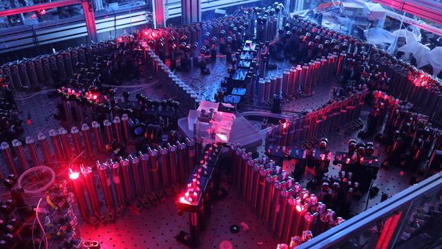潘建伟团队：希望通过15到20年，研制出通用的量子计算机