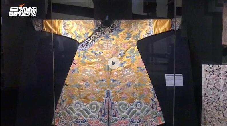 仿雍正龙袍、艾玛·沃森晚礼服 ……一展遍览东西方时尚史