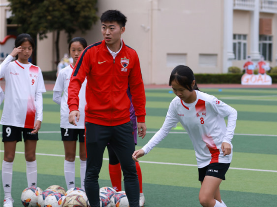 深圳佳兆业足球队校园公开课在新亚洲学校开课