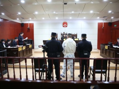 西宁一男子捅刺岳父母及妻儿等致4死2伤，案件公开开庭审理