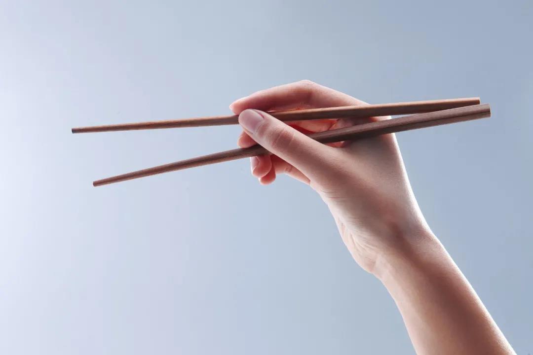 使用公筷，守护健康！