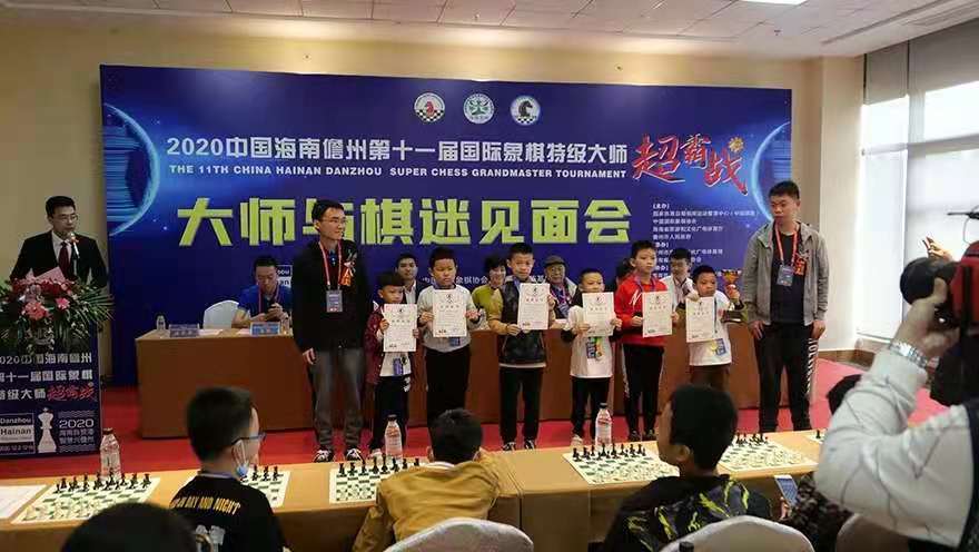 国象超霸战休战之日 特级大师与棋迷互动