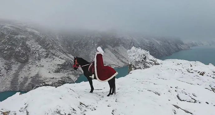 雪地策马走红，女副县长发文“冷静”