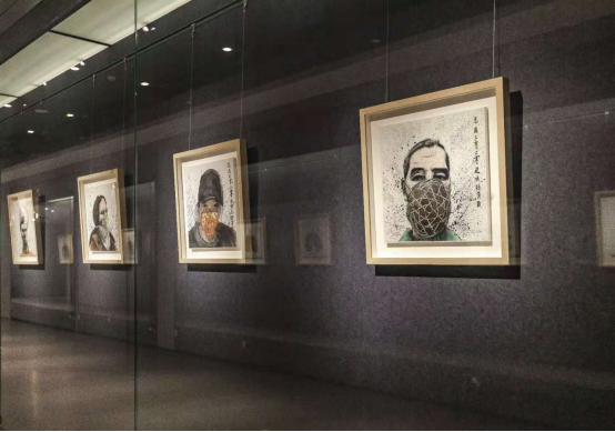 看展丨记录抗疫的每个瞬间！“讲好中国故事—致敬战'疫'英雄主题作品展”亮相深圳