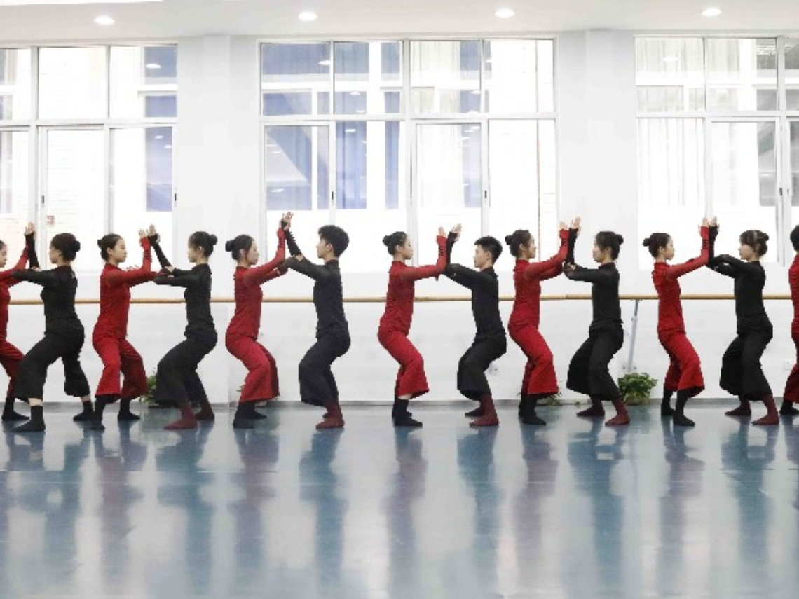 横岗高中校舞蹈团夺高中组冠军！2020年龙岗区中小学生舞蹈比赛举行