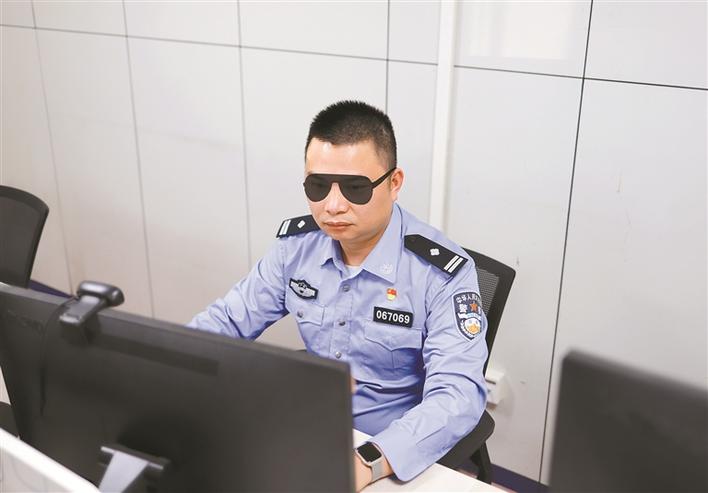 黎旭：不折不挠打击碰瓷黑恶势力